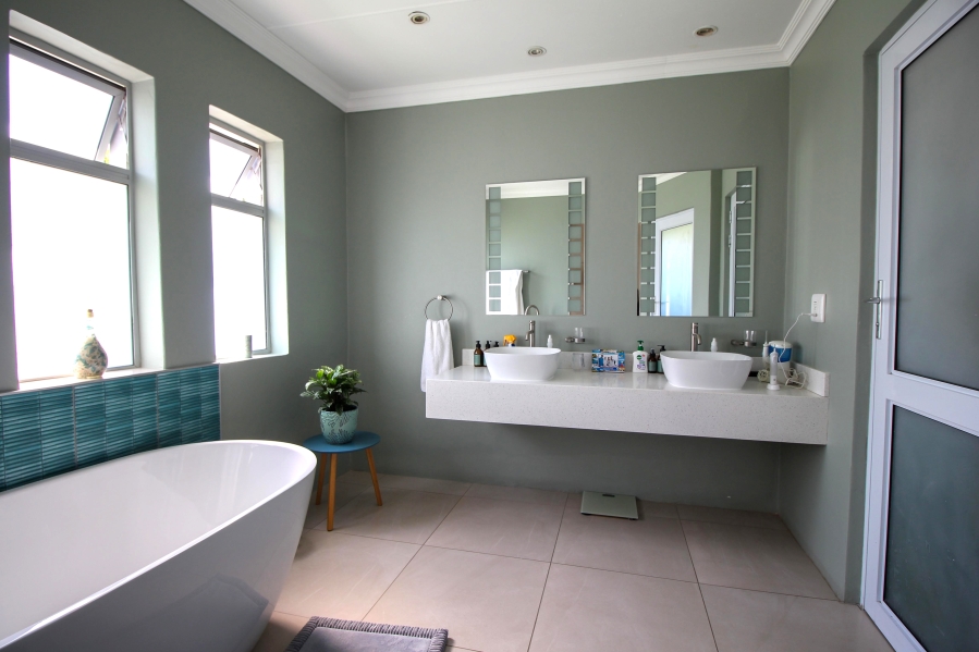 5 Bedroom Property for Sale in Beacon Bay Eastern Cape